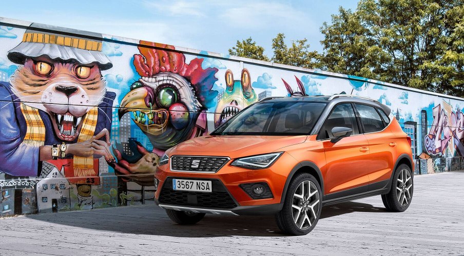 SEAT Arona parked at the street with an art mural behind