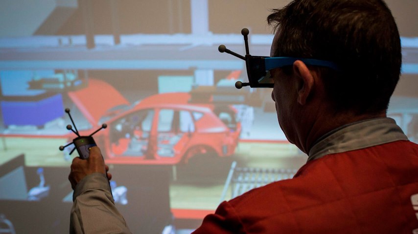 How is Virtual Reality applied in car manufacturing at SEAT 1