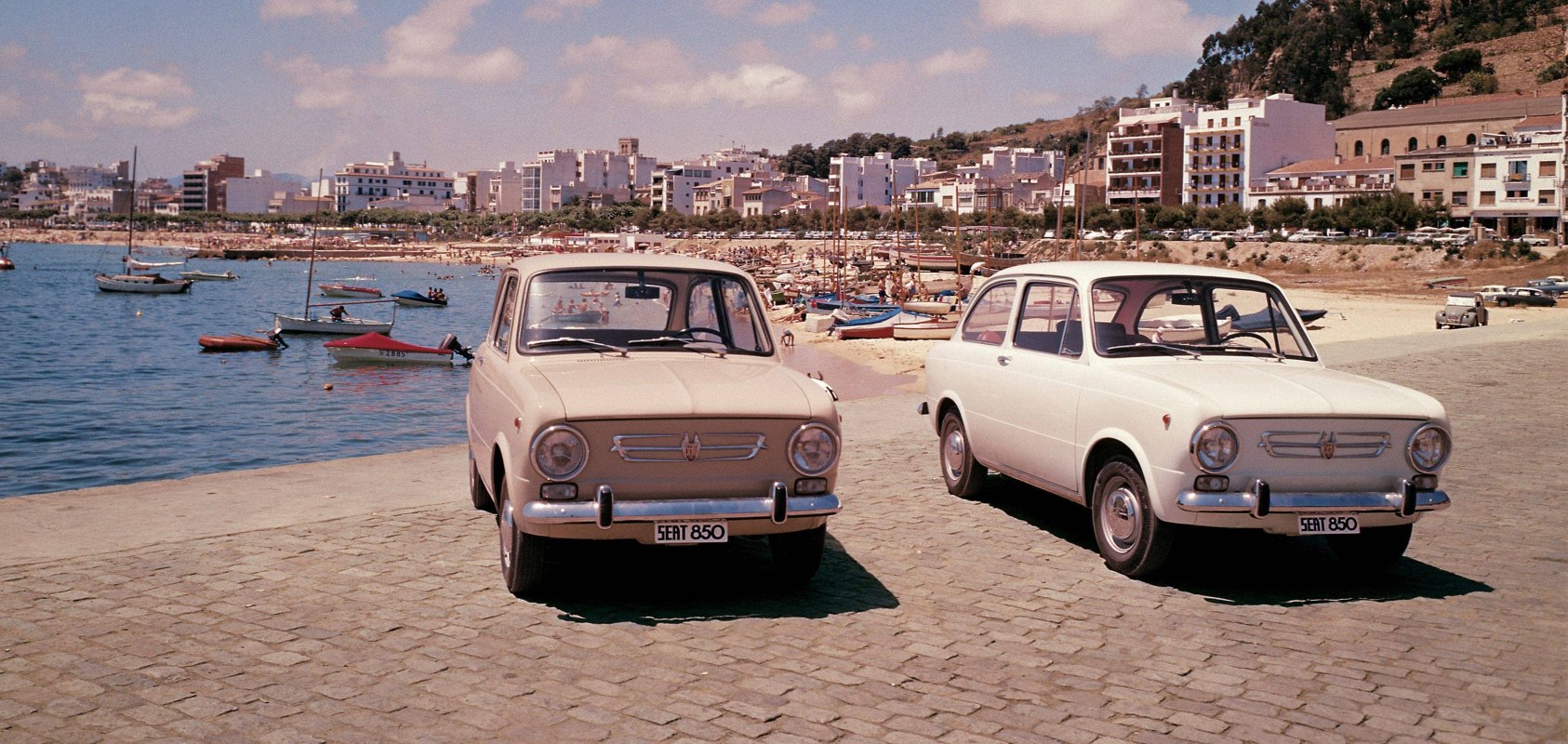 SEAT histoire de la marque 1960s - La voiture SEAT 850 sur une plage