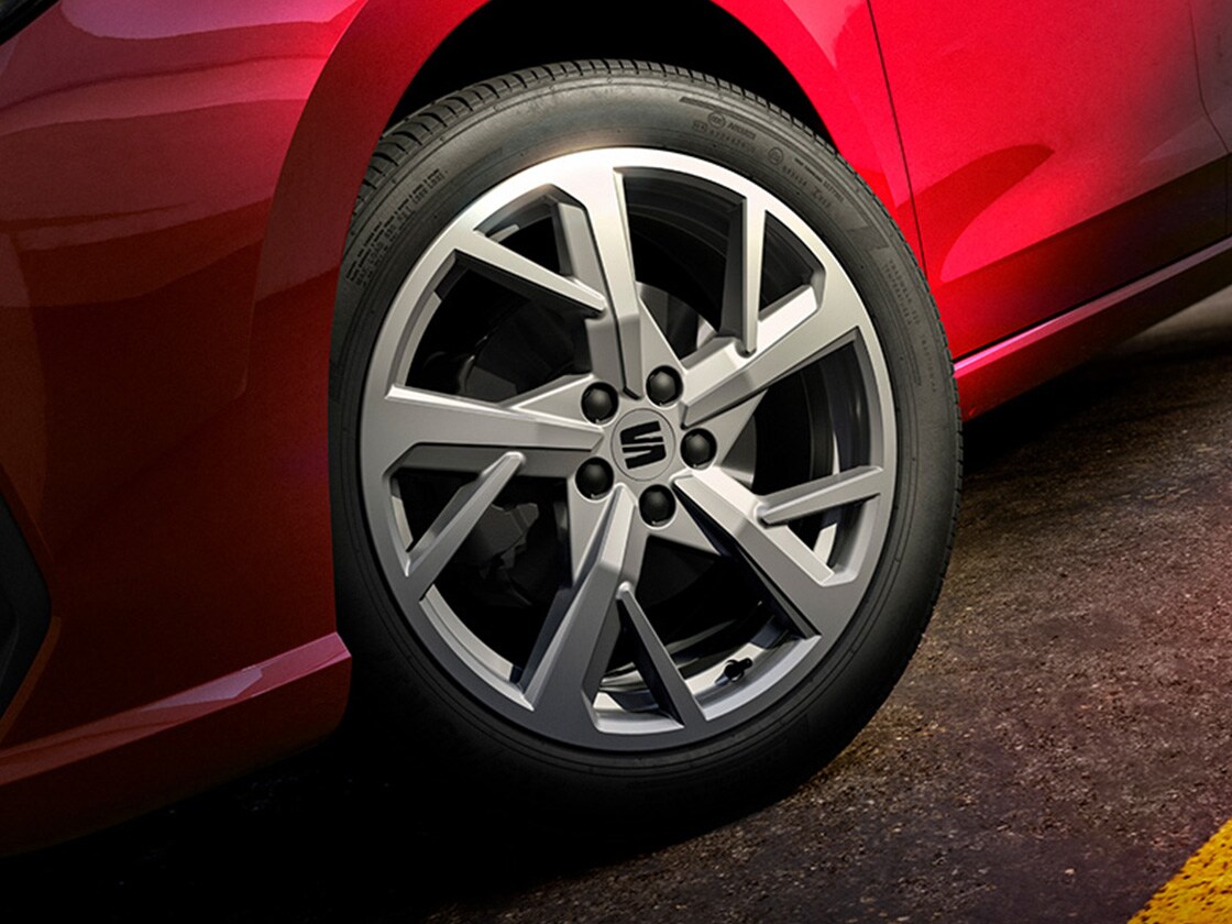 view of seat ibiza’s 17-inch dynamic alloy wheels. 