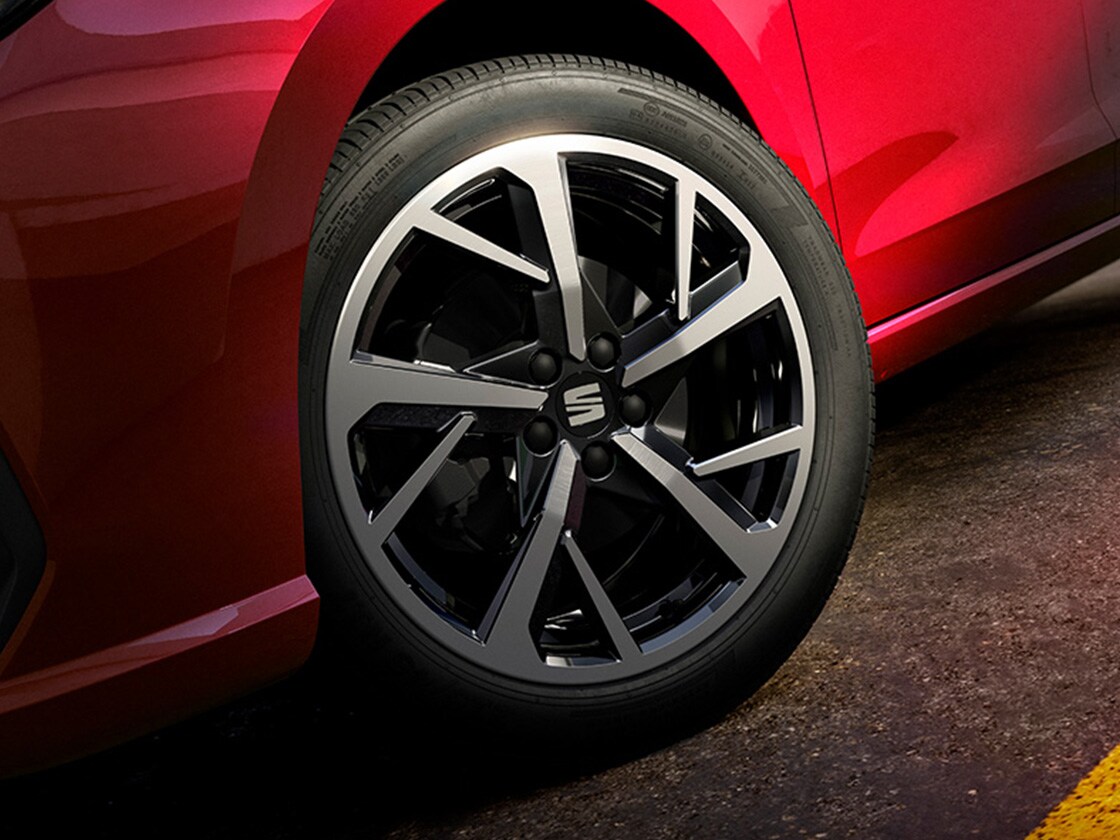 view of seat ibiza’s 17-inch dynamic alloy wheels. 
