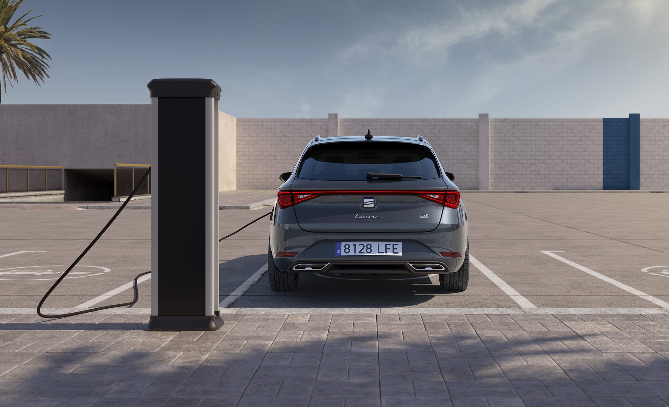 SEAT Leon sportstourer 2020 e-HYBRID general view