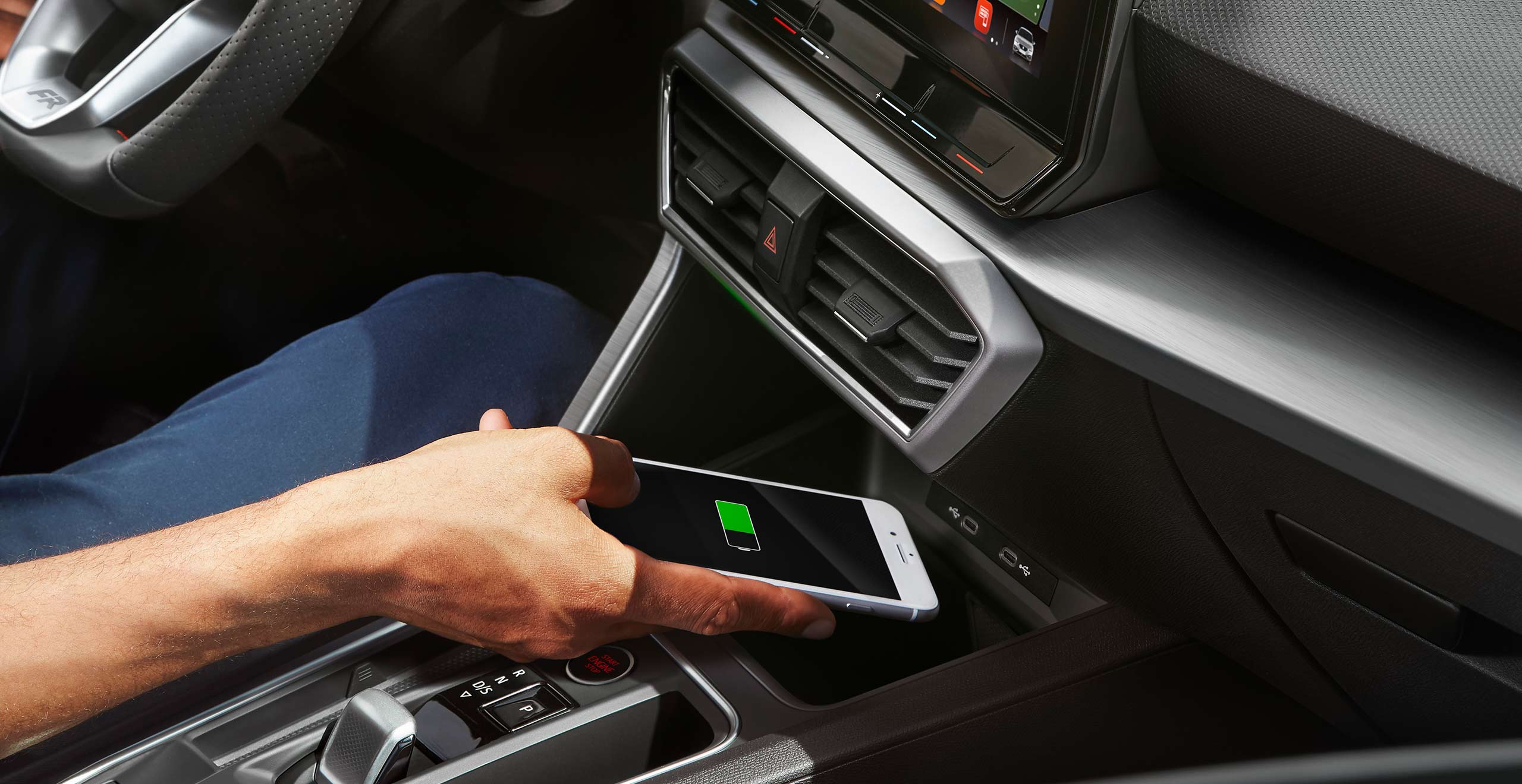 New SEAT Leon Sportstourer wireless charger