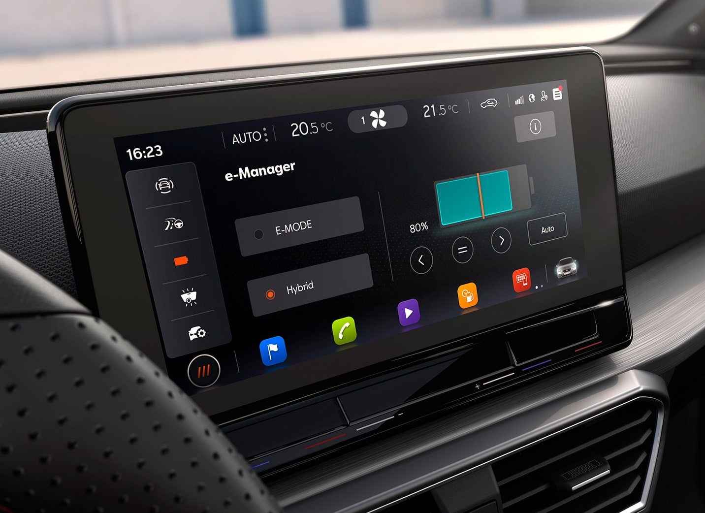 SEAT Leon 2020 eHybrid 10 inch navi system with phev screen detailed view