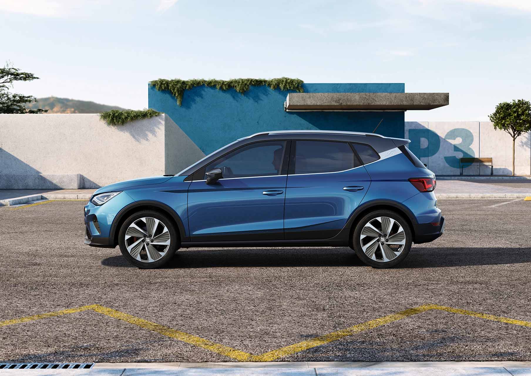 seat-arona-fr-sapphire-blue-outside-a-pottery-shop